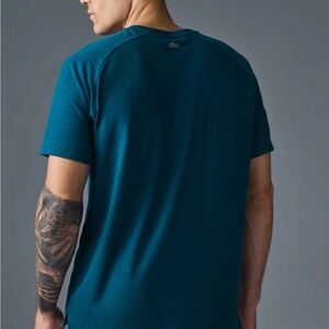 ALO Yoga Men's Short Sleeve Tee